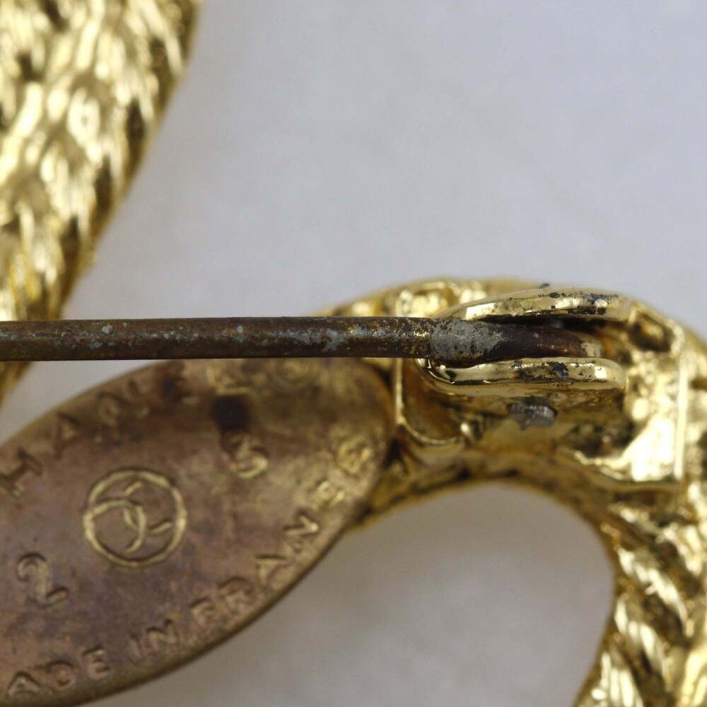 CHANEL Vintage Gold Logo Brooch - Picture 5 of 8
